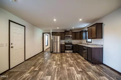 109 W Antelope St, Mandan, ND 58554 photo 4