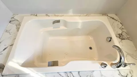 Bath - 929 4th St, Edgeley, ND 58433 photo 7 of 15