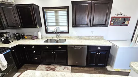 Kitchen - 929 4th St, Edgeley, ND 58433 photo 4 of 6