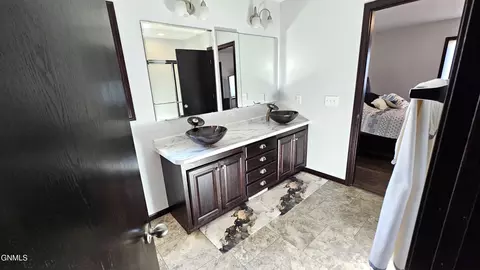 Bath - 929 4th St, Edgeley, ND 58433 photo 5 of 15