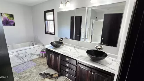 Bath - 929 4th St, Edgeley, ND 58433 photo 3 of 15