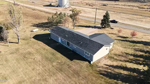 View/Area - 929 4th St, Edgeley, ND 58433 photo 1 of 2