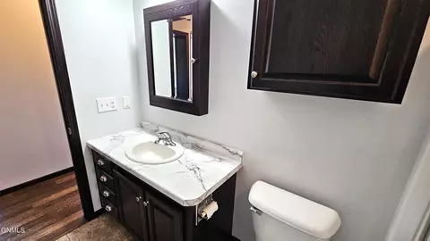 Bath - 929 4th St, Edgeley, ND 58433 photo 13 of 15