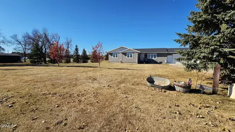 Exterior - 929 4th St, Edgeley, ND 58433 photo 2 of 10