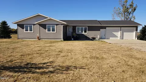 Exterior - 929 4th St, Edgeley, ND 58433 photo 4 of 10