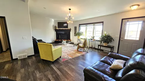 Living - 929 4th St, Edgeley, ND 58433 photo 2 of 4
