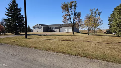 Exterior - 929 4th St, Edgeley, ND 58433 photo 9 of 10