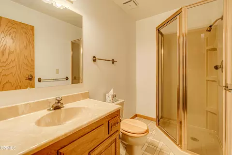 Bath - 421 E Brandon Dr, Bismarck, ND 58503 photo 4 of 14