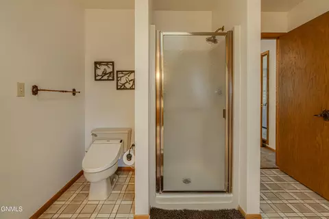 Bath - 421 E Brandon Dr, Bismarck, ND 58503 photo 14 of 14