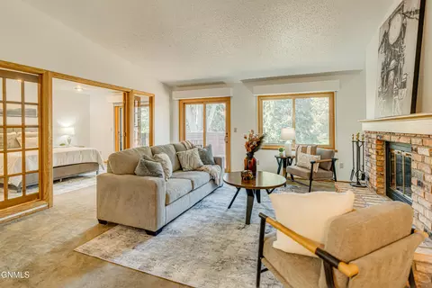 Living - 421 E Brandon Dr, Bismarck, ND 58503 photo 6 of 6