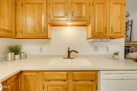 Kitchen - 421 E Brandon Dr, Bismarck, ND 58503 photo 2 of 8