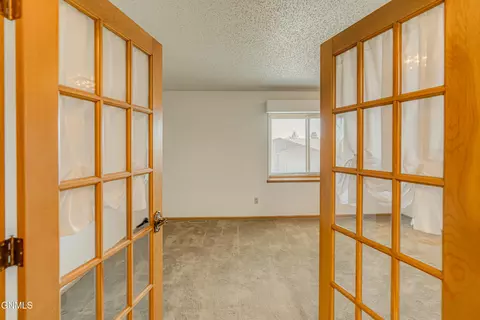 Entry Way - 421 E Brandon Dr, Bismarck, ND 58503 photo 3 of 4
