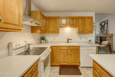 Kitchen - 421 E Brandon Dr, Bismarck, ND 58503 photo 1 of 8