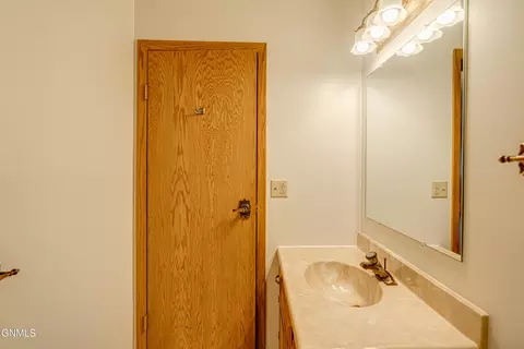 Bath - 421 E Brandon Dr, Bismarck, ND 58503 photo 3 of 14