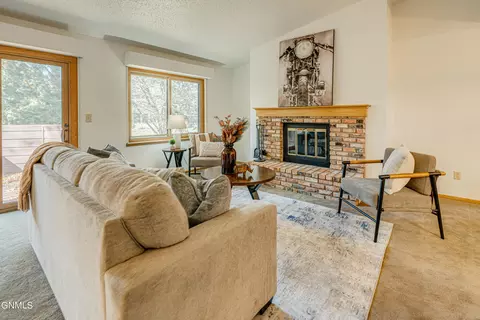 Living - 421 E Brandon Dr, Bismarck, ND 58503 photo 4 of 6