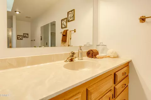 Bath - 421 E Brandon Dr, Bismarck, ND 58503 photo 9 of 14