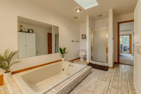 Bath - 421 E Brandon Dr, Bismarck, ND 58503 photo 13 of 14
