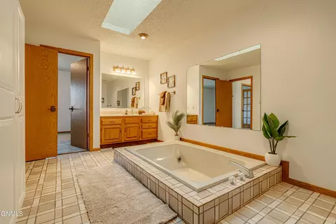 Bath - 421 E Brandon Dr, Bismarck, ND 58503 photo 11 of 14