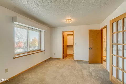 Bedroom - 421 E Brandon Dr, Bismarck, ND 58503 photo 7 of 12