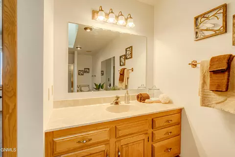Bath - 421 E Brandon Dr, Bismarck, ND 58503 photo 8 of 14