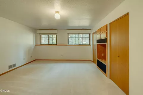 Bedroom - 421 E Brandon Dr, Bismarck, ND 58503 photo 6 of 12
