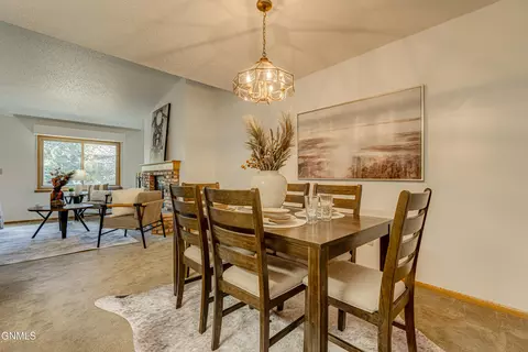 Dining - 421 E Brandon Dr, Bismarck, ND 58503 photo 2 of 4