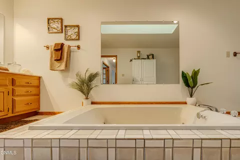 Bath - 421 E Brandon Dr, Bismarck, ND 58503 photo 6 of 14