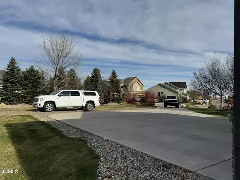 2015 Dublin Ln, Williston, ND 58801 photo 5