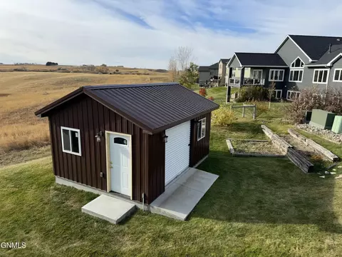 2015 Dublin Ln, Williston, ND 58801 photo 8