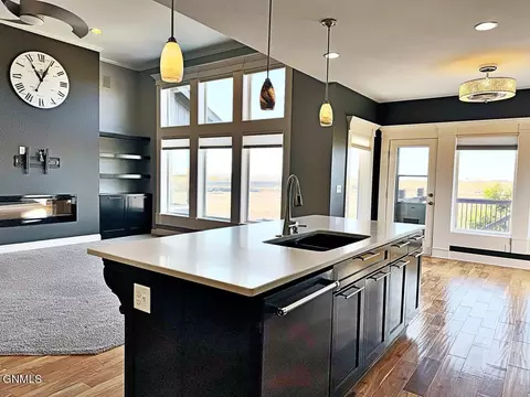 2015 Dublin Ln, Williston, ND 58801 photo 32