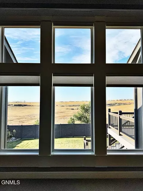 2015 Dublin Ln, Williston, ND 58801 photo 35