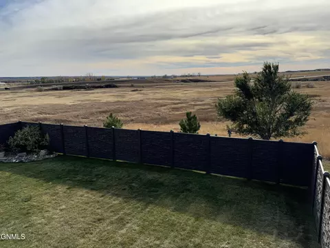 2015 Dublin Ln, Williston, ND 58801 photo 12