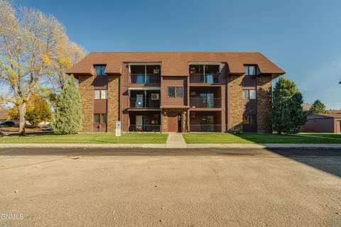 215 Turnpike Ave W, Bismarck, ND 58501