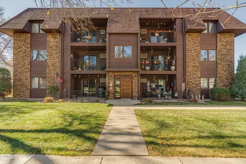 2026 Kavaney Dr N, Bismarck, ND 58501