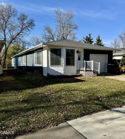 13 2nd St NW, Crosby, ND 58730