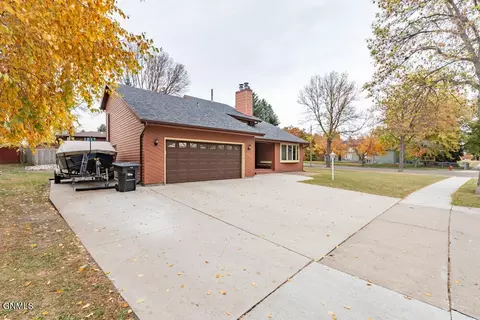 226 Brandon Dr E, Bismarck, ND 58503 photo 3