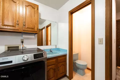 226 Brandon Dr E, Bismarck, ND 58503 photo 14