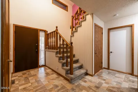 226 Brandon Dr E, Bismarck, ND 58503 photo 15