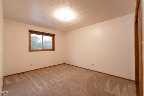 226 Brandon Dr E, Bismarck, ND 58503 photo 22