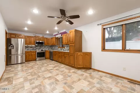 226 Brandon Dr E, Bismarck, ND 58503 photo 6
