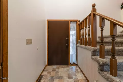 226 Brandon Dr E, Bismarck, ND 58503 photo 7