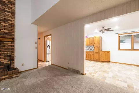 226 Brandon Dr E, Bismarck, ND 58503 photo 11