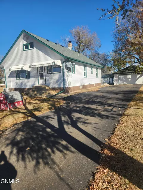 315 1st Ave E, New Leipzig, ND 58562
