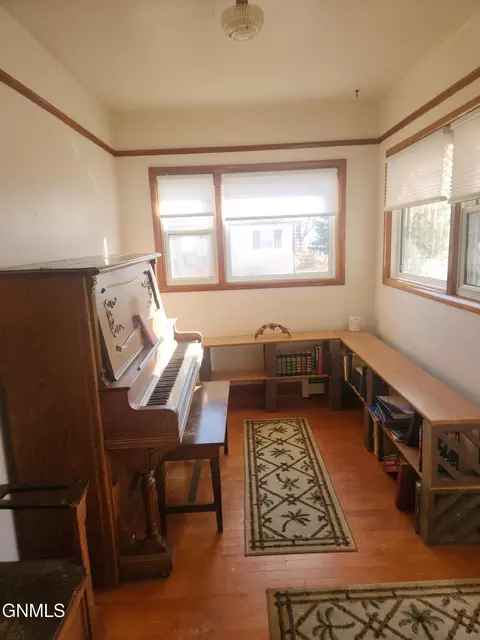 315 1st Ave E, New Leipzig, ND 58562 photo 10