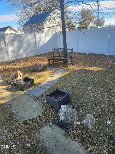 315 1st Ave E, New Leipzig, ND 58562 photo 28
