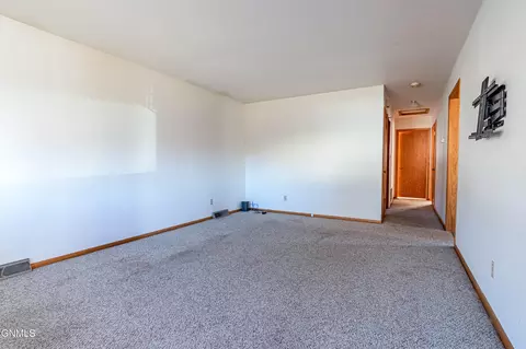 116 1st Ave NE, Beulah, ND 58523 photo 5