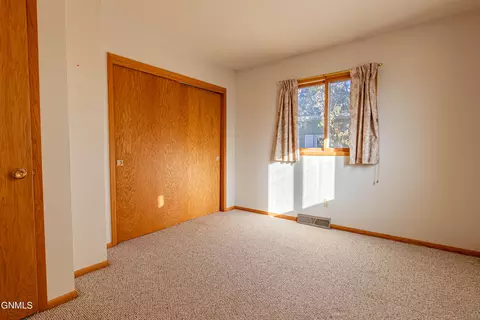 116 1st Ave NE, Beulah, ND 58523 photo 18