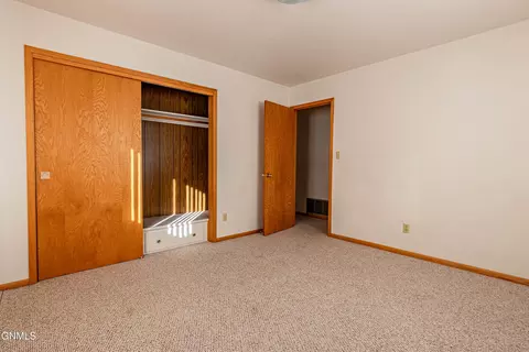 116 1st Ave NE, Beulah, ND 58523 photo 14