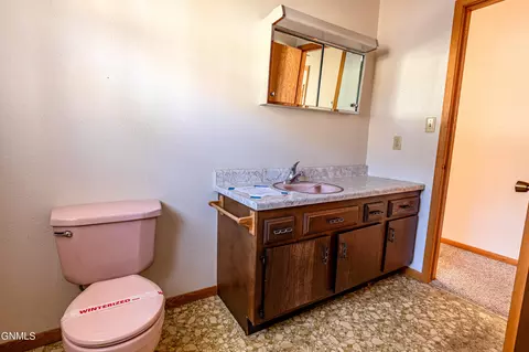 116 1st Ave NE, Beulah, ND 58523 photo 13
