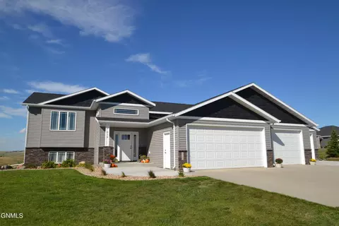 514 Watercress Ave, Bismarck, ND 58503